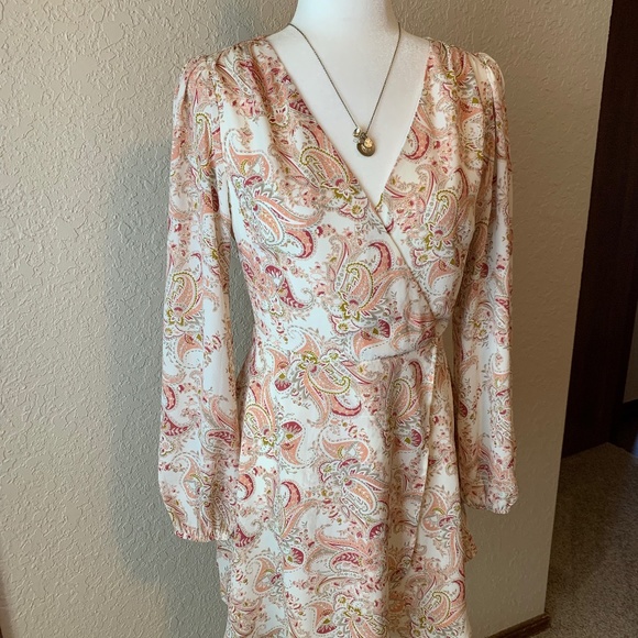 Forever 21 Dresses & Skirts - Forever 21 Pink Cream Paisley Print Faux Wrap Style Long Sleeve Dress